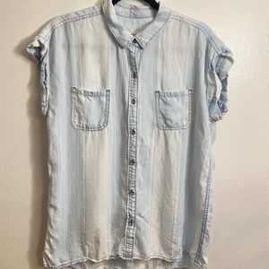 SIZE M BUTTON UP SHIRT!